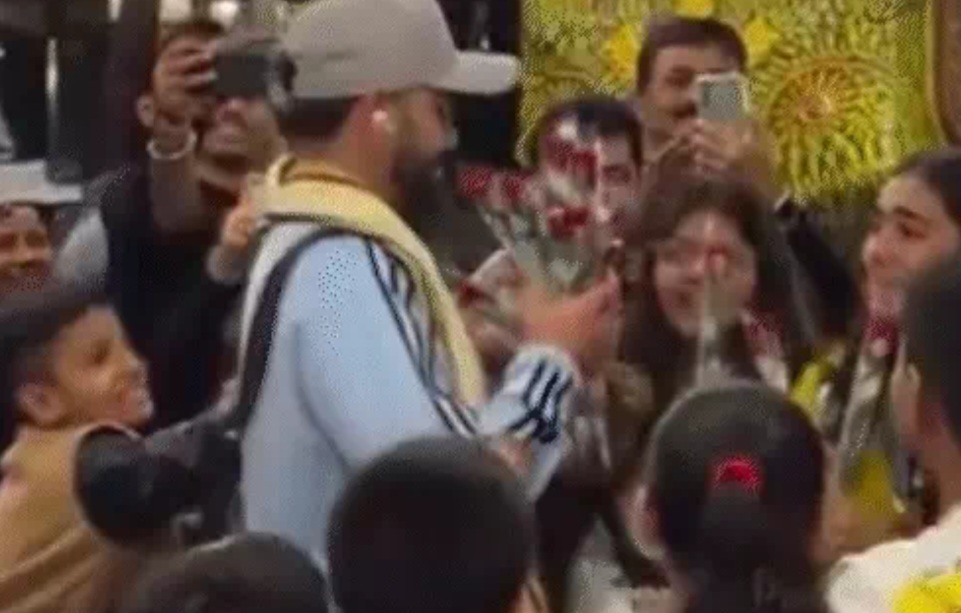 रायपुर में टीम इंडिया का जलवा, रोहित-विराट को देखने उमड़ी भीड़, फैन रो पड़ी; मैच से पहले सुरक्षा कड़ी