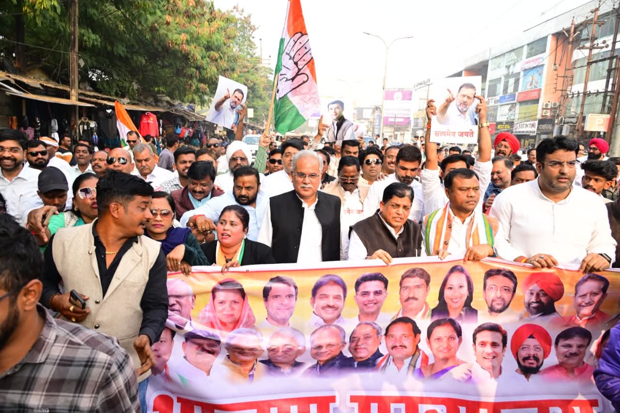 नेशनल हेराल्ड केस को लेकर छत्तीसगढ़ में कांग्रेस का प्रदर्शन, बैरिकेडिंग तोड़ी; दुर्ग-बिलासपुर में भाजपा कार्यालय घेरने निकले कांग्रेसी