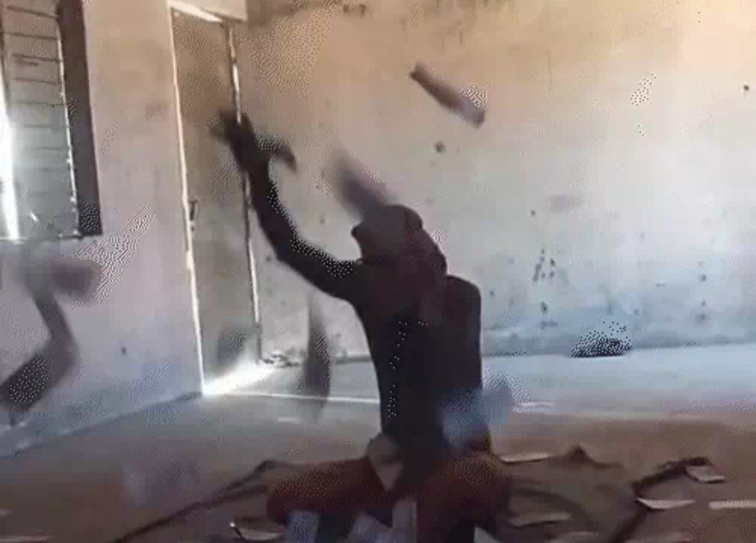 ढाई लाख को ढाई करोड़ बनाने का झांसा, तंत्र-मंत्र का खेल उल्टा पड़ा; ‘पैसों की बारिश’ वाला तांत्रिक बीच सड़क पीटा गया