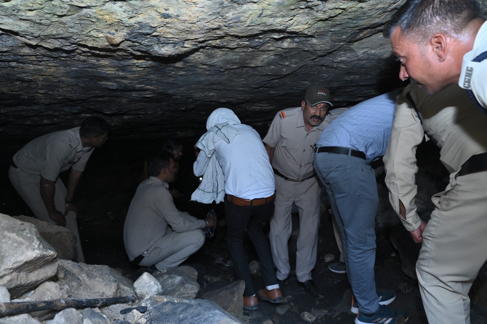 देवखोल और भालूमाड़ा में खनन क्षेत्र में ब्लास्टिंग कर बंद, 150 मीटर लंबे सुरंग में चल रहा था अवैध उत्खनन