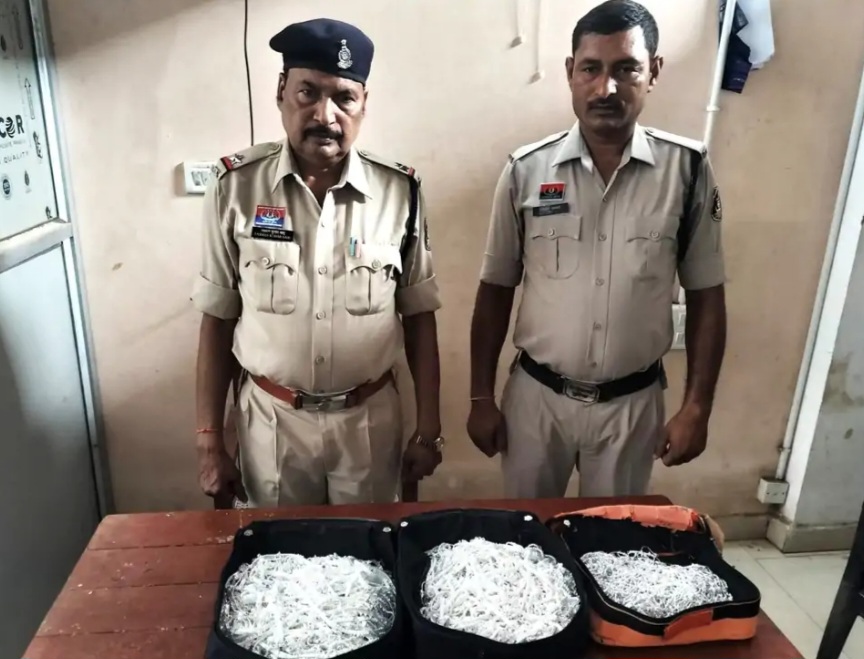 ब्रेकिंग : महासमुंद में बस से 46 लाख की चांदी जब्त, यात्री नहीं दिखा पाया दस्तावेज, NH-53 चेक पोस्ट पर बड़ी कार्रवाई,