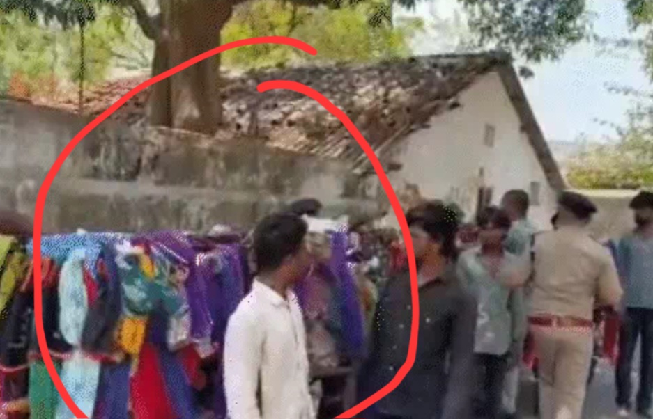 ब्रेकिंग : कपड़े बेचने के बहाने गांजे की सप्लाई, बाइक में लोहे का खास 'सीक्रेट बॉक्स' का भंडाफोड़, 13 गिरफ्तार...