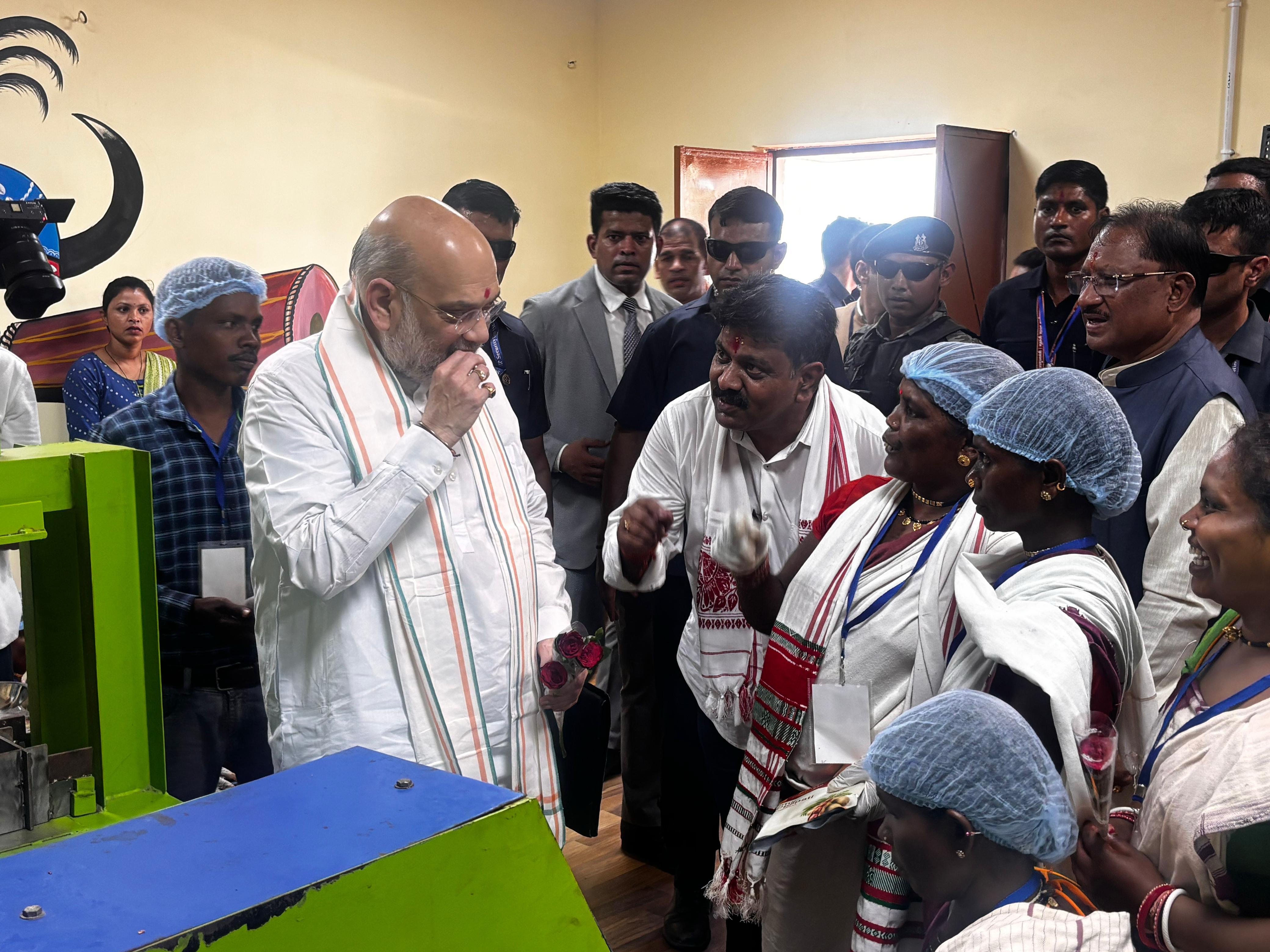 खट्टी नहीं, बस्तर की इमली तो बहुत मीठी है...जब महिलाओं का हौसला बढ़ाने बोले शाह