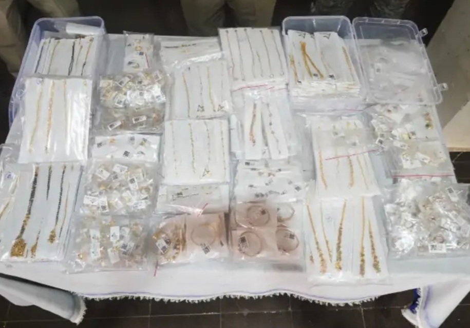 महासमुंद में बड़ी कार्रवाई, ओडिशा से आ रही कार के सीक्रेट चेंबर से 9.17 करोड़ का सोना जब्त; गुजरात के 3 आरोपी गिरफ्तार