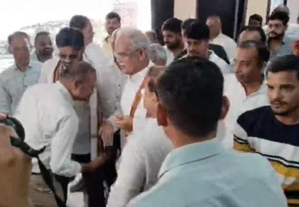 ब्रेकिंग : कानून-व्यवस्था पर गरमाई सियासत, भूपेश बघेल बोले- पुलिस को अब 'सपना' आता है और केस दर्ज हो जाता है