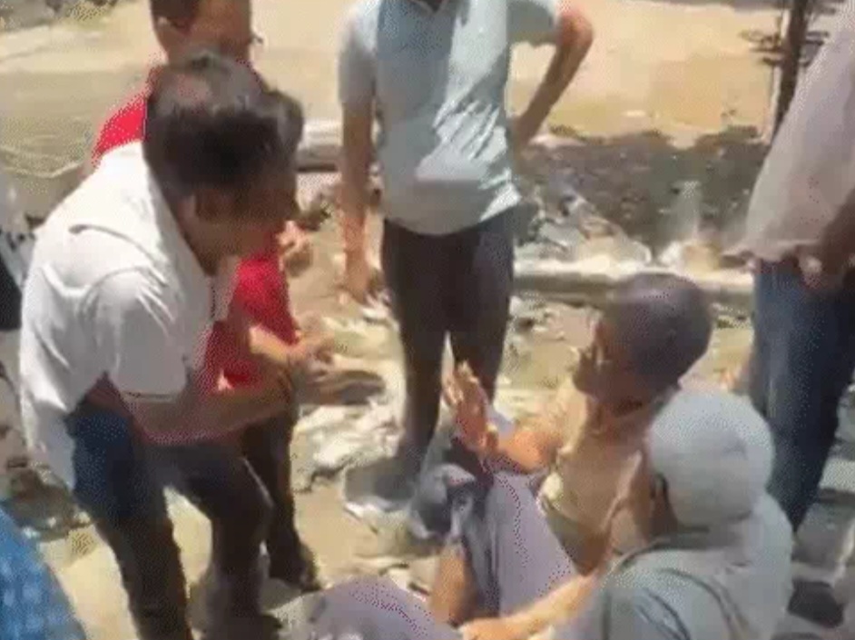 रास्ते के विवाद में पूर्व महापौर और उनके बेटे पर बिल्डर से मारपीट का आरोप, सीसीटीवी वीडियो वायरल