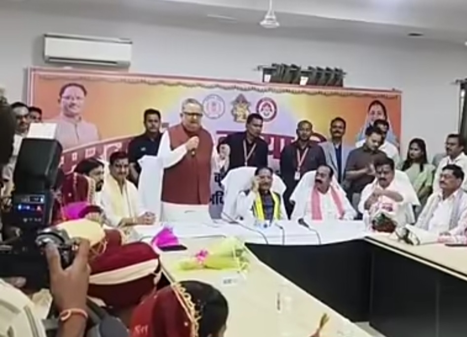 बेमेतरा सामूहिक विवाह में अव्यवस्था पर भड़के डॉ. रमन सिंह: बोले- 15 साल के कार्यकाल में ऐसी बदइंतजामी कभी नहीं देखी