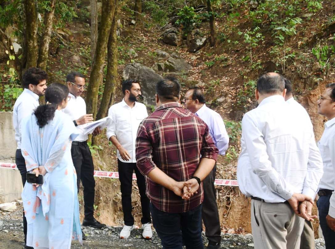 ब्रेकिंग : PWD सचिव की बड़ी कार्रवाई, सुस्त ठेकेदारों को ब्लैक-लिस्ट और नोटिस जारी करने के निर्देश; एनएच-343 का किया निरीक्षण