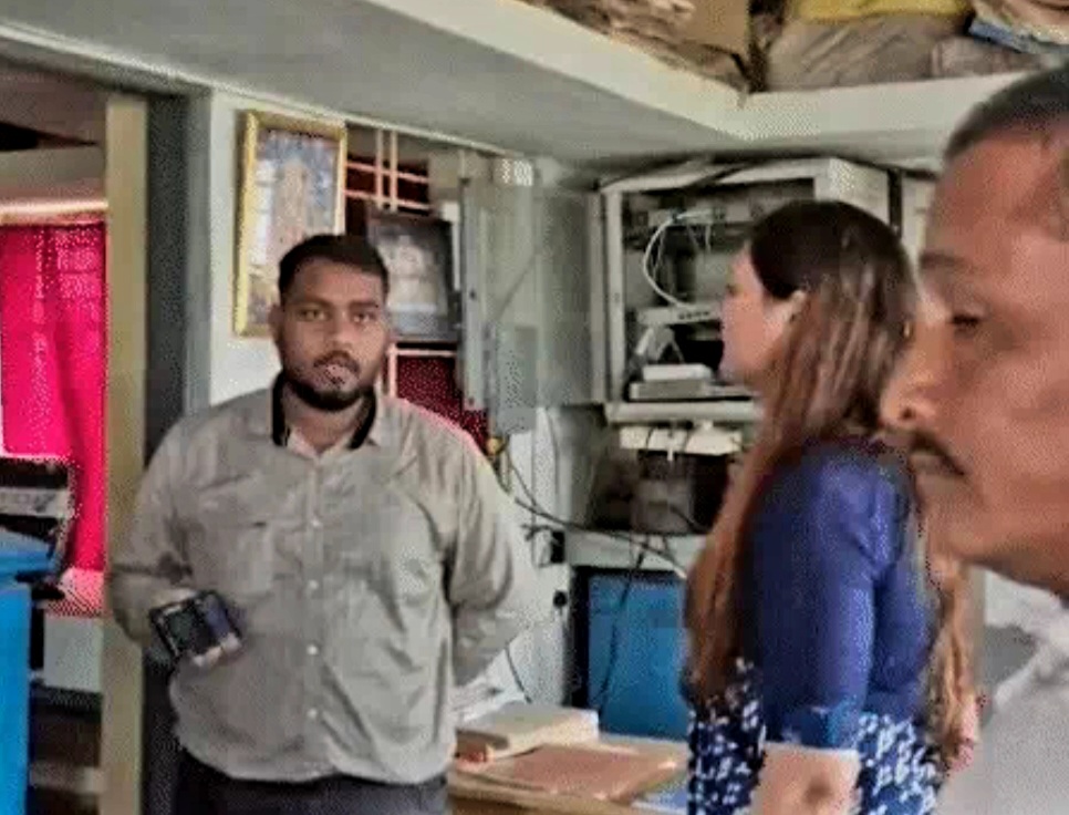 कवर्धा के सब स्टेशन में पंडरिया विधायक भावना बोहरा का औचक निरीक्षण; JE को हटाने के निर्देश