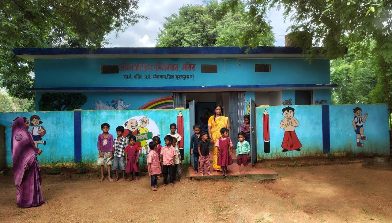 जहां बारिश में टपकती थी छत, अब वहां खिल रहे बचपन के सपने