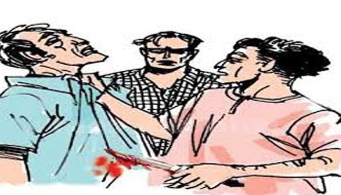 बासी समोसा देने की शिकायत पर भड़का होटल संचालक, कर्मचारियों के साथ मिलकर ग्राहक को पीटा, बहन से बदसलूकी