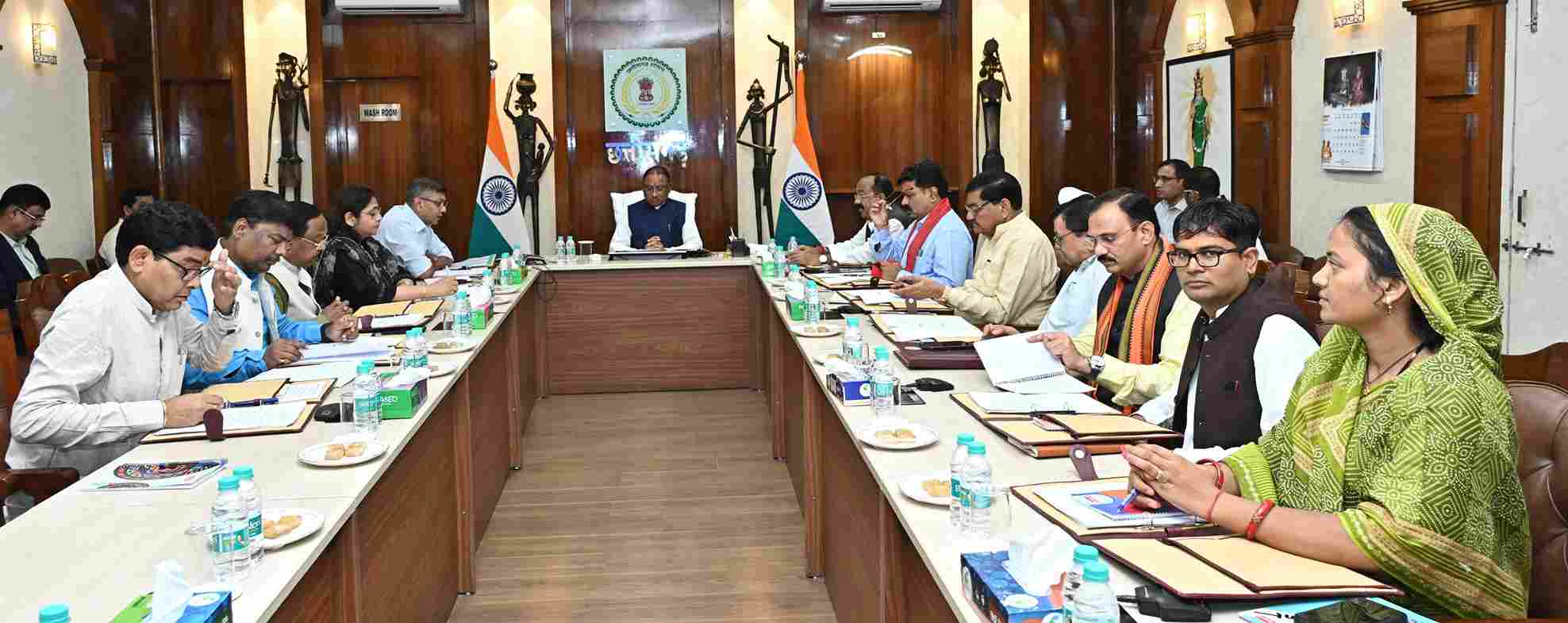 ब्रेकिंग : सरकारी कर्मियों के लिए उच्च पदों के एग्जाम की उम्र सीमा बढ़कर 45 साल; ₹500 करोड़ का स्टार्टअप व निपुण मिशन मंजूर, नवा रायपुर में बनेगा NSTI
