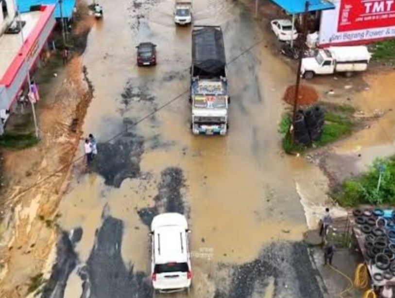 ब्रेकिंग : अंबिकापुर सड़क के वायरल वीडियो पर सीएम का कड़ा एक्शन: कलेक्टर को फोन कर तुरंत सुधार के दिए निर्देश, सभी जिलों में गड्ढे भरने का फरमान